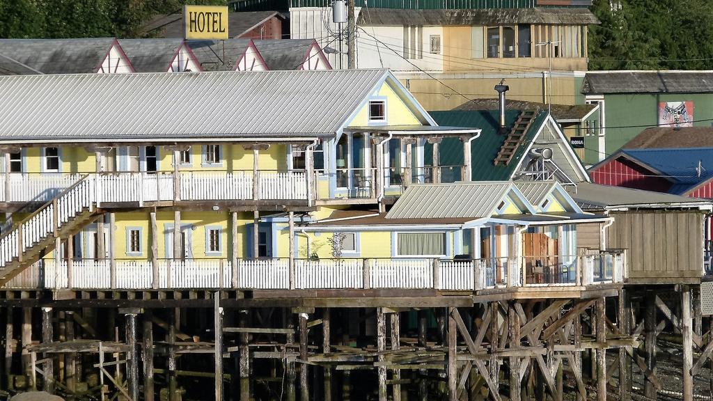 Seine Boat Inn Alert Bay Exteriör bild