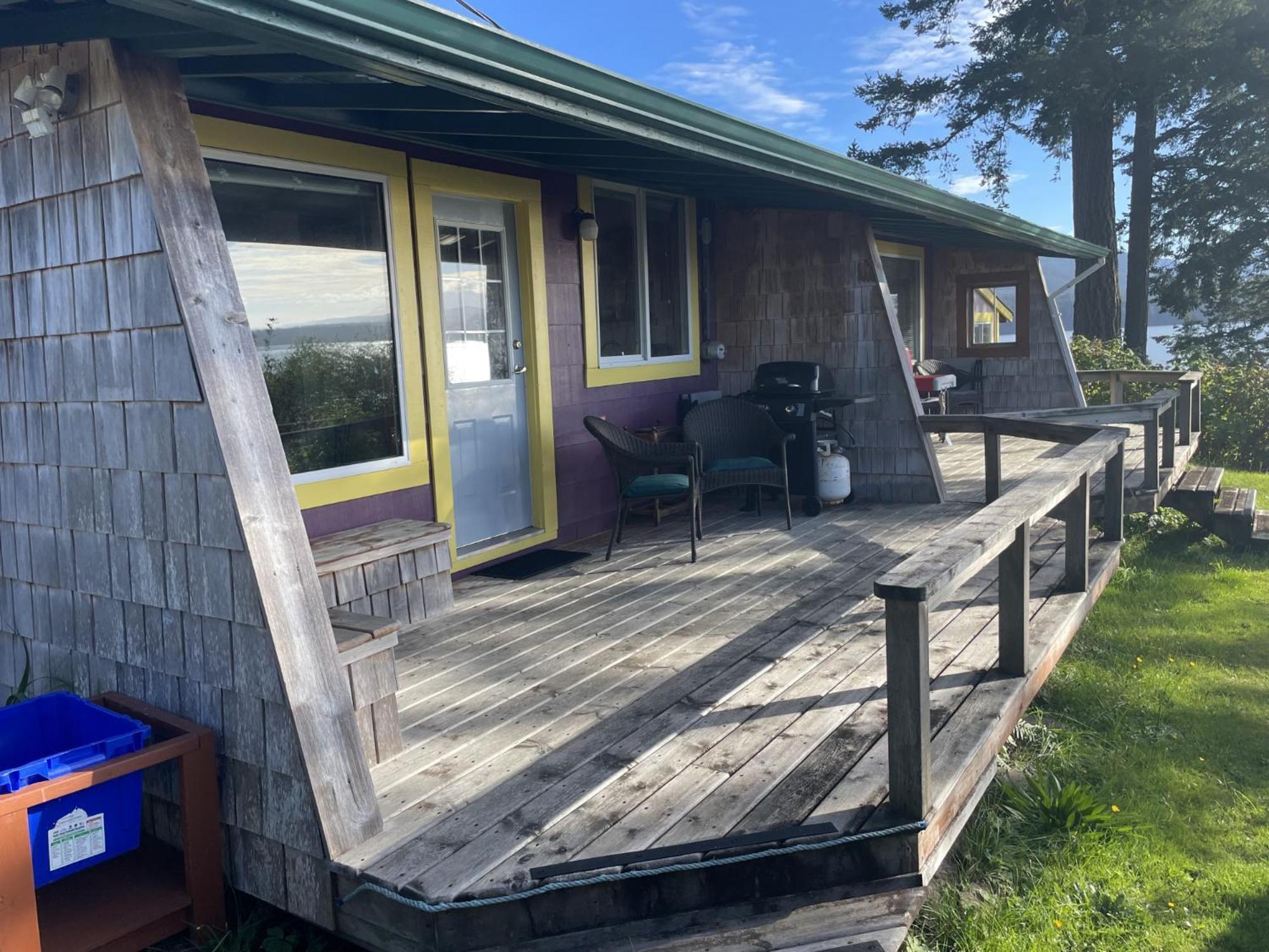 Seine Boat Inn Alert Bay Exteriör bild