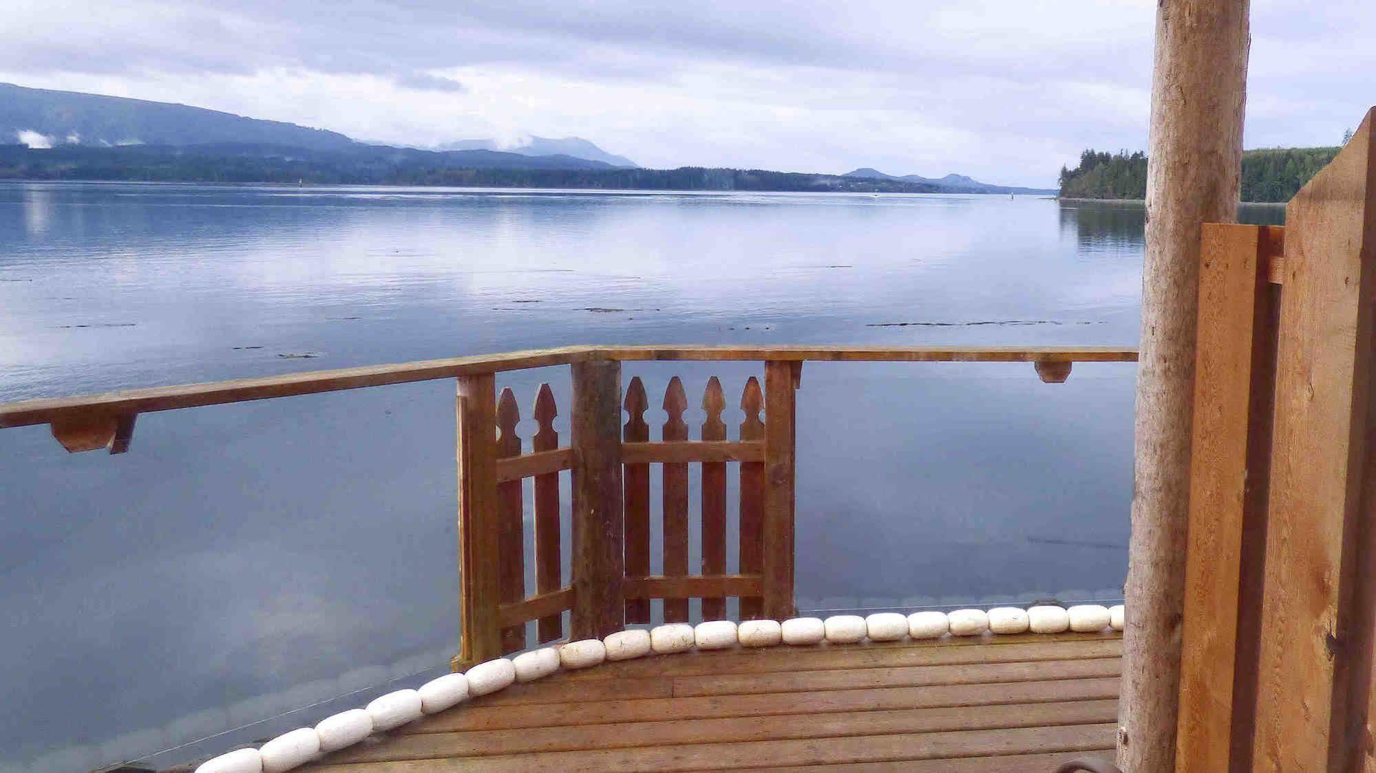 Seine Boat Inn Alert Bay Exteriör bild