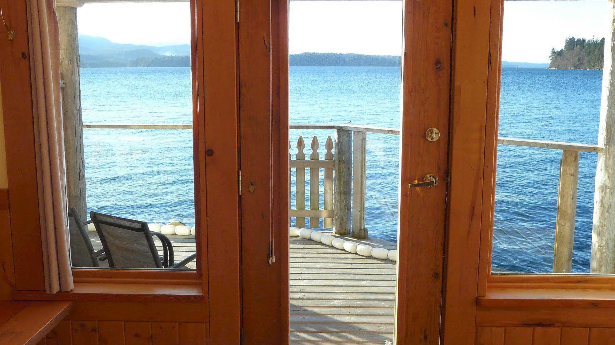 Seine Boat Inn Alert Bay Exteriör bild
